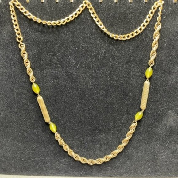 1940's 30" Continuous Matte Gold Tone Chain with Green Moon Glow Accent Beads - Picture 4 of 5